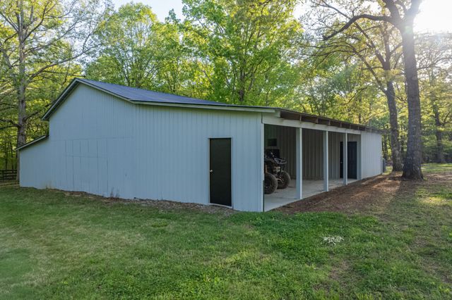 26 Oakwood Ave, Summertown, TN 38483
