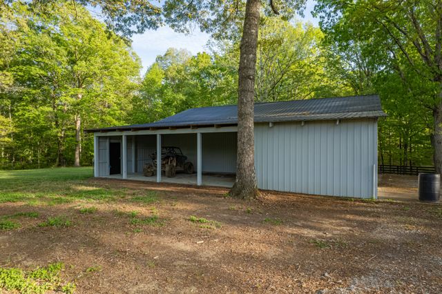26 Oakwood Ave, Summertown, TN 38483