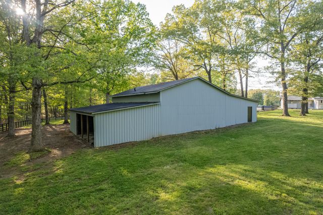 26 Oakwood Ave, Summertown, TN 38483
