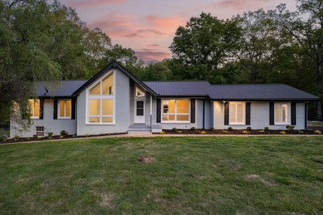 26 Oakwood Ave, Summertown, TN 38483