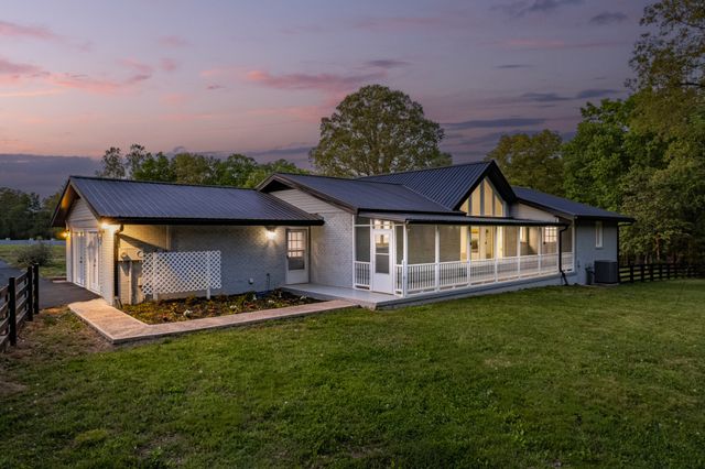 26 Oakwood Ave, Summertown, TN 38483