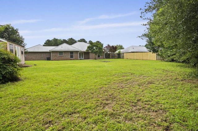 54 Nicolaus Dr., Hattiesburg, MS 39402