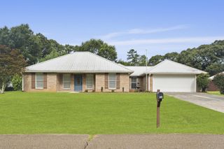 54 Nicolaus Dr., Hattiesburg, MS 39402