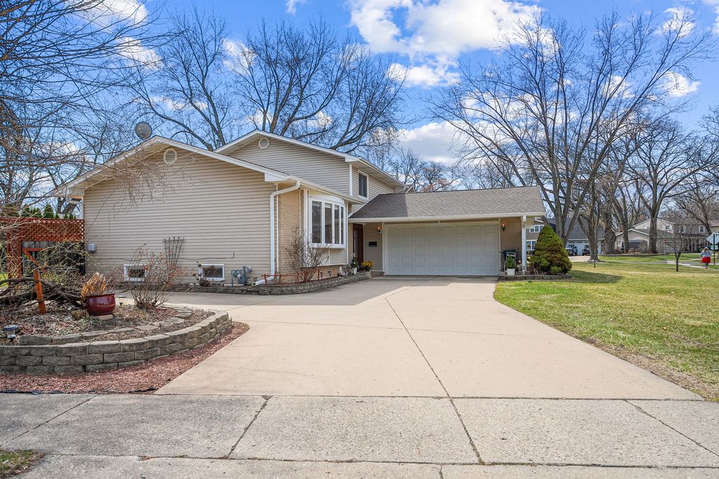 4301 Euclid Avenue, Rolling Meadows, IL 60008
