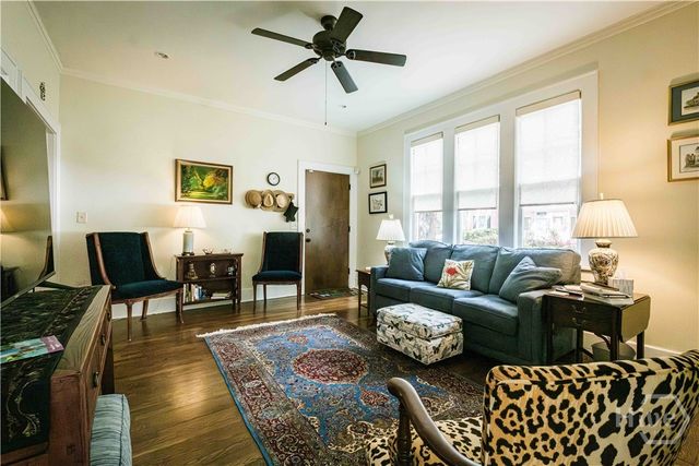309 E 34th Street, Savannah, GA 31401