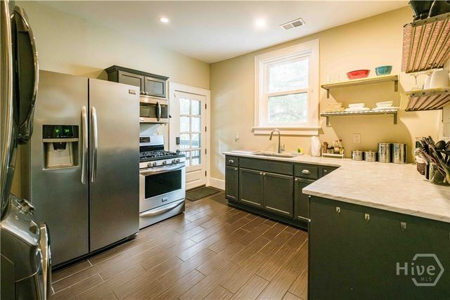 309 E 34th Street, Savannah, GA 31401