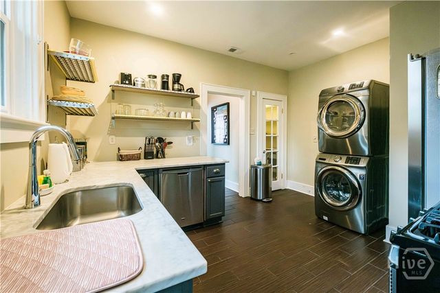 309 E 34th Street, Savannah, GA 31401