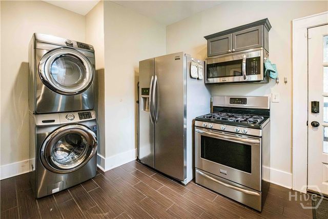 309 E 34th Street, Savannah, GA 31401