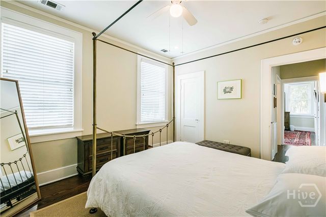309 E 34th Street, Savannah, GA 31401