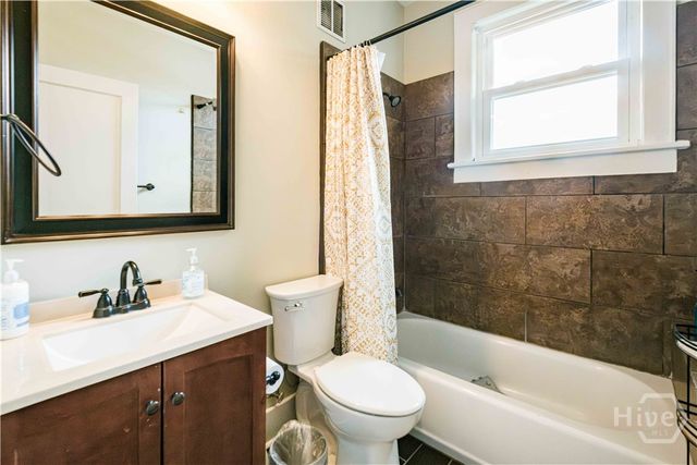 309 E 34th Street, Savannah, GA 31401