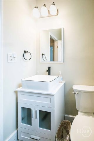 309 E 34th Street, Savannah, GA 31401