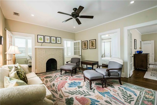 309 E 34th Street, Savannah, GA 31401