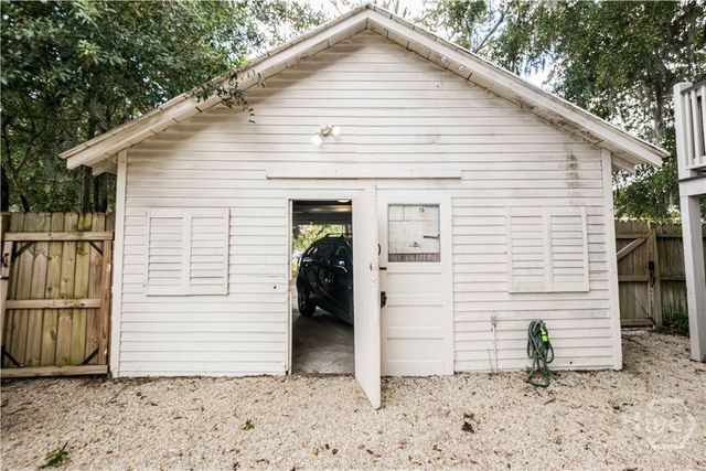 309 E 34th Street, Savannah, GA 31401