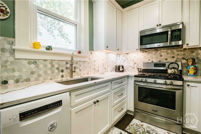309 E 34th Street, Savannah, GA 31401