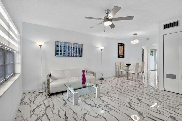 5 Abbey Lane 204, Delray Beach, FL 33446