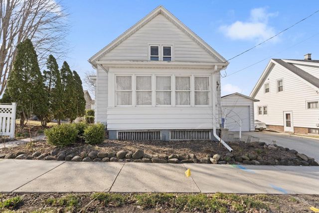 1009 Wisconsin STREET, Watertown, WI 53094