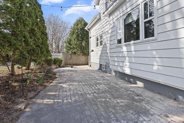 1009 Wisconsin STREET, Watertown, WI 53094