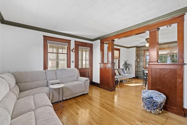 1009 Wisconsin STREET, Watertown, WI 53094