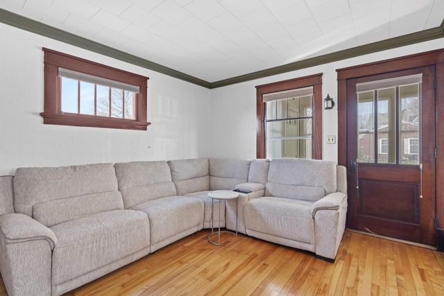 1009 Wisconsin STREET, Watertown, WI 53094