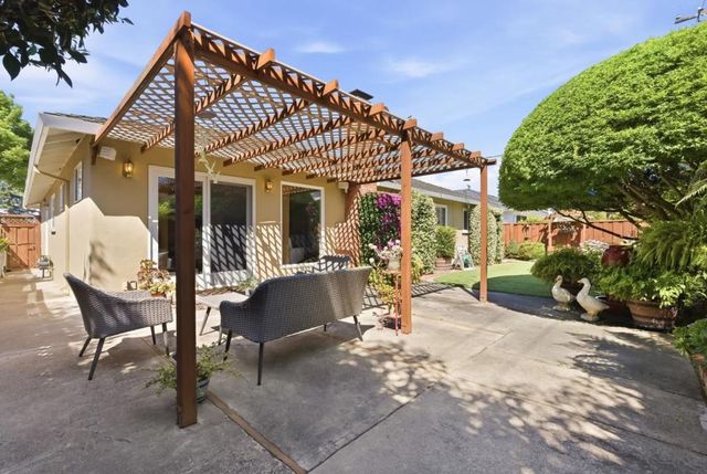 1126 W Knickerbocker Drive, Sunnyvale, CA 94087