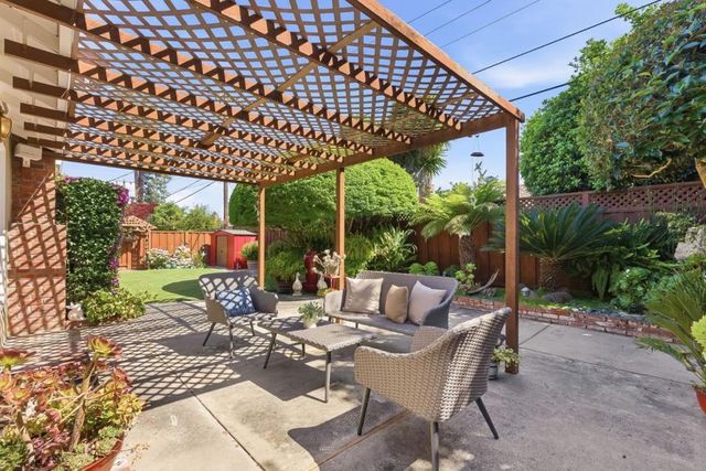 1126 W Knickerbocker Drive, Sunnyvale, CA 94087