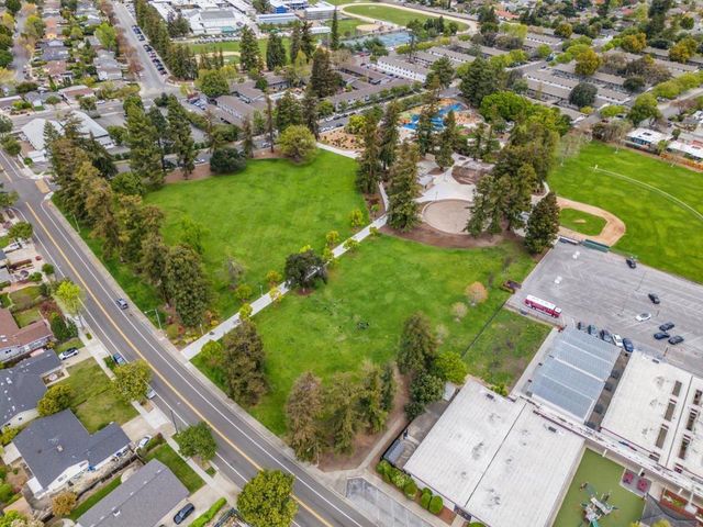 1126 W Knickerbocker Drive, Sunnyvale, CA 94087