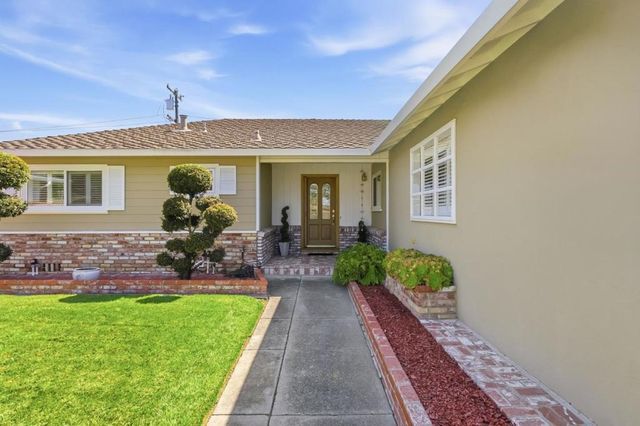 1126 W Knickerbocker Drive, Sunnyvale, CA 94087