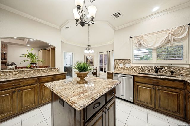 2 GRANBURG CIR, San Antonio, TX 78218