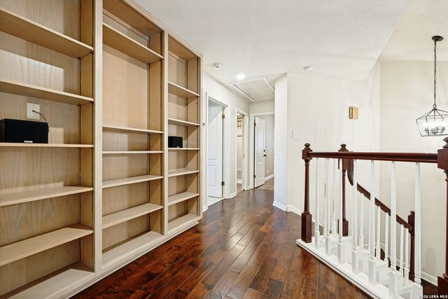 2 GRANBURG CIR, San Antonio, TX 78218