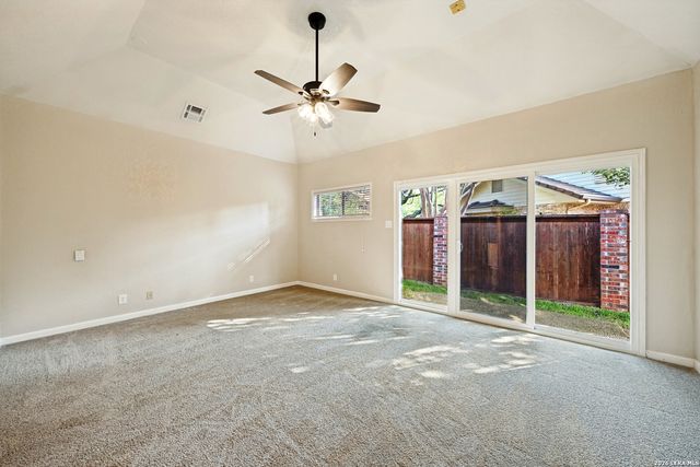 2 GRANBURG CIR, San Antonio, TX 78218