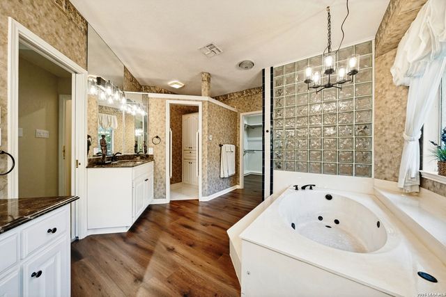 2 GRANBURG CIR, San Antonio, TX 78218
