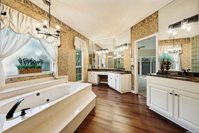 2 GRANBURG CIR, San Antonio, TX 78218