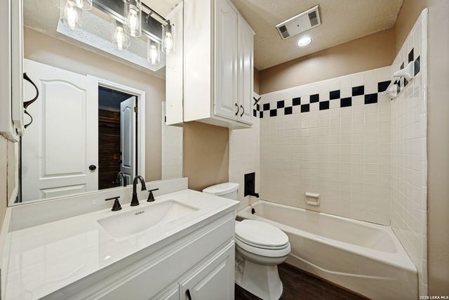 2 GRANBURG CIR, San Antonio, TX 78218