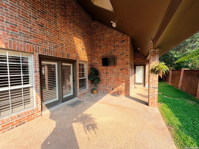 2 GRANBURG CIR, San Antonio, TX 78218