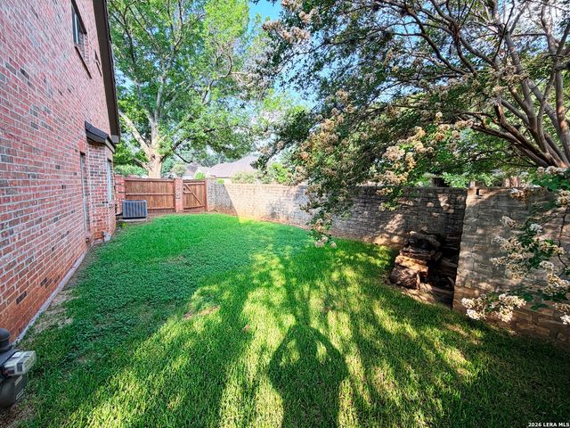 2 GRANBURG CIR, San Antonio, TX 78218