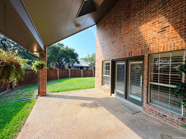 2 GRANBURG CIR, San Antonio, TX 78218