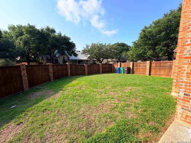 2 GRANBURG CIR, San Antonio, TX 78218