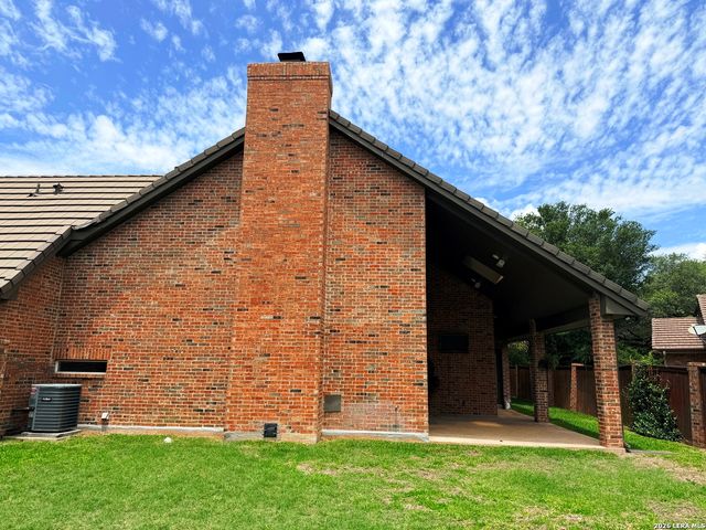 2 GRANBURG CIR, San Antonio, TX 78218