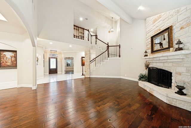 2 GRANBURG CIR, San Antonio, TX 78218