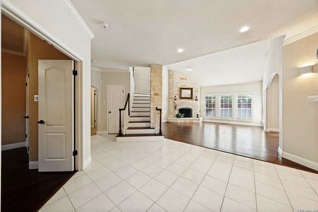 2 GRANBURG CIR, San Antonio, TX 78218