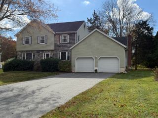18 Whaling Drive, Waterford, CT 06385