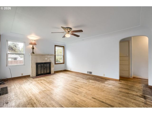 3552 Ne EVERETT St, Camas, WA 98607