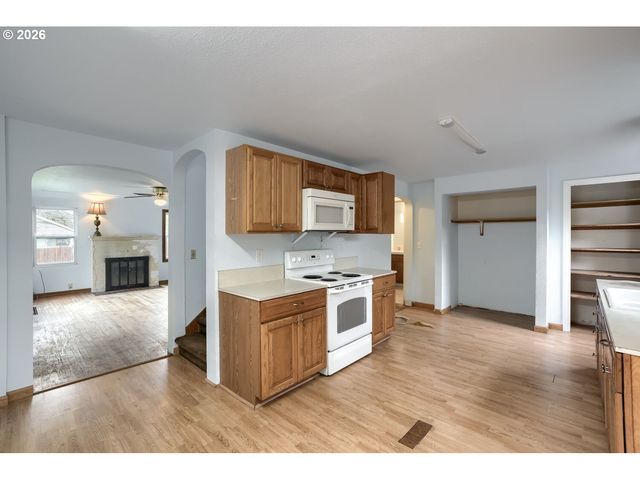 3552 Ne EVERETT St, Camas, WA 98607