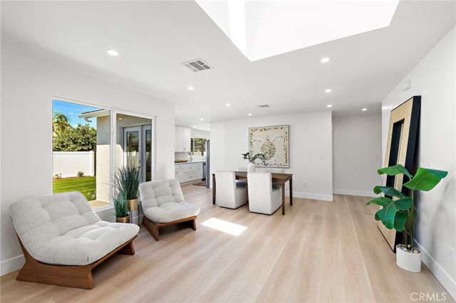 674 Senate Street, Costa Mesa, CA 92627