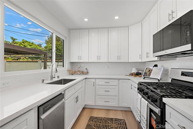 674 Senate Street, Costa Mesa, CA 92627