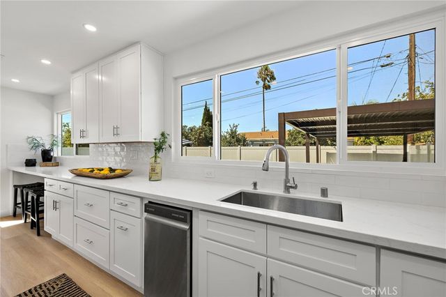 674 Senate Street, Costa Mesa, CA 92627