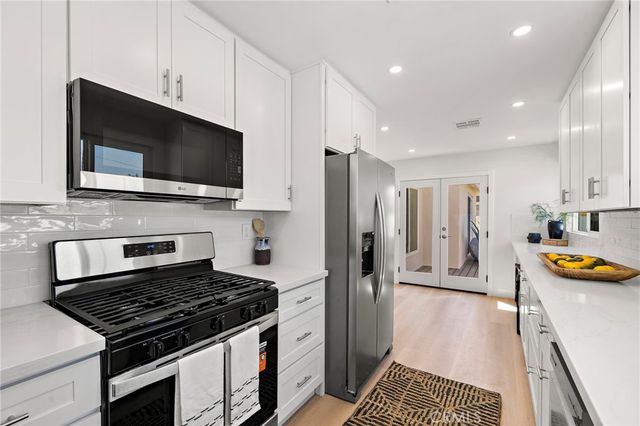 674 Senate Street, Costa Mesa, CA 92627