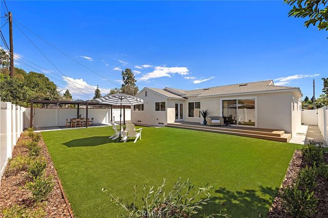 674 Senate Street, Costa Mesa, CA 92627