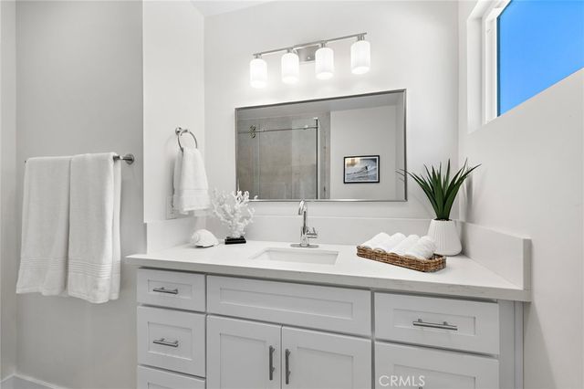 674 Senate Street, Costa Mesa, CA 92627