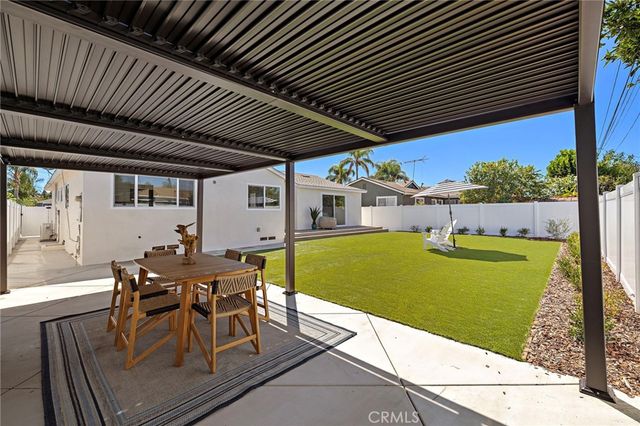 674 Senate Street, Costa Mesa, CA 92627
